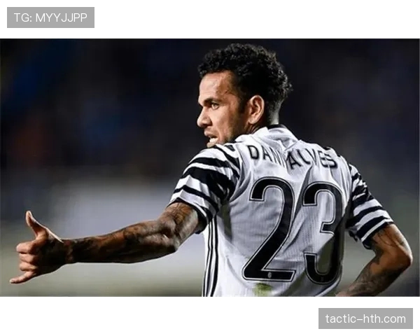 阿什拉夫与沃克：速度型边卫发展路径对比分析