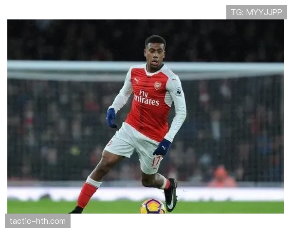 理查德森利用突破能力提升球队攻防转换效率拉开对手防线